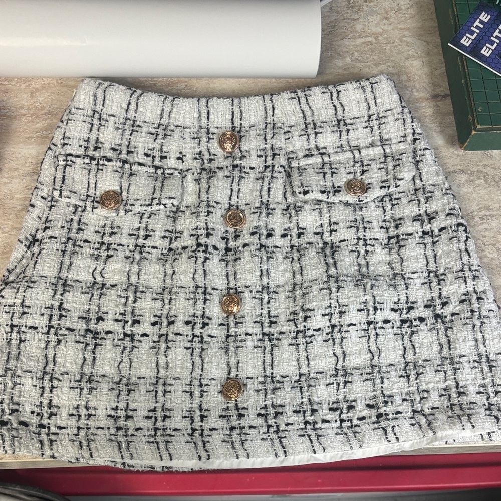 Chic Tweed Button-Front Skirt